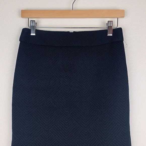 Banana Republic Black Chevron Texture Pencil Skirt - Picture 3 of 6